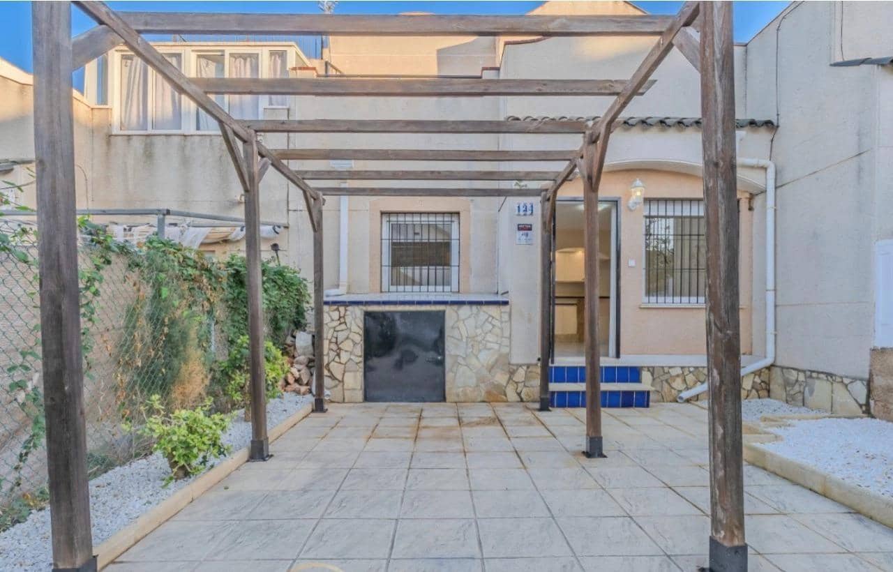 3 makuuhuone Rivitalo myytävänä paikassa Los Balcones mukana uima-altaan - 149 000 € (Ref: 9527638)