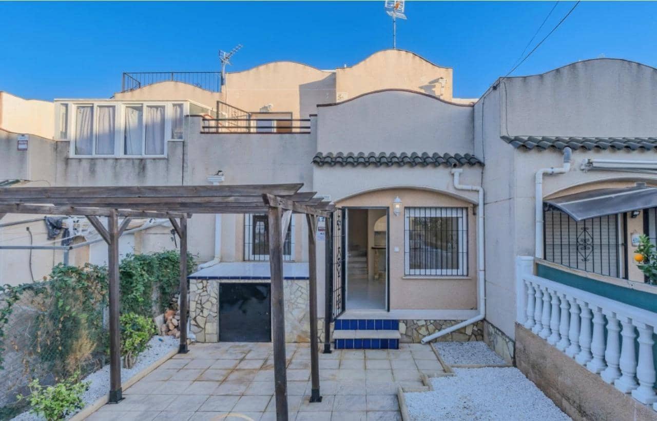 3 makuuhuone Rivitalo myytävänä paikassa Los Balcones mukana uima-altaan - 149 000 € (Ref: 9527638)