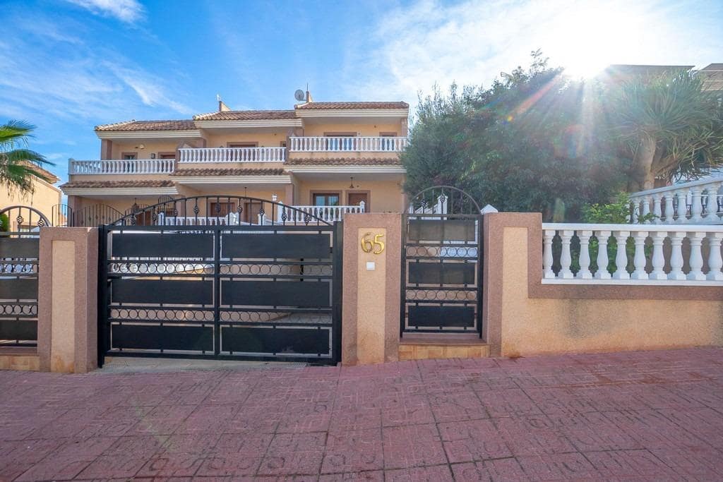 3 makuuhuone Rivitalo myytävänä paikassa Torrevieja mukana 
autotalli - 279 000 € (Ref: 9568522)
