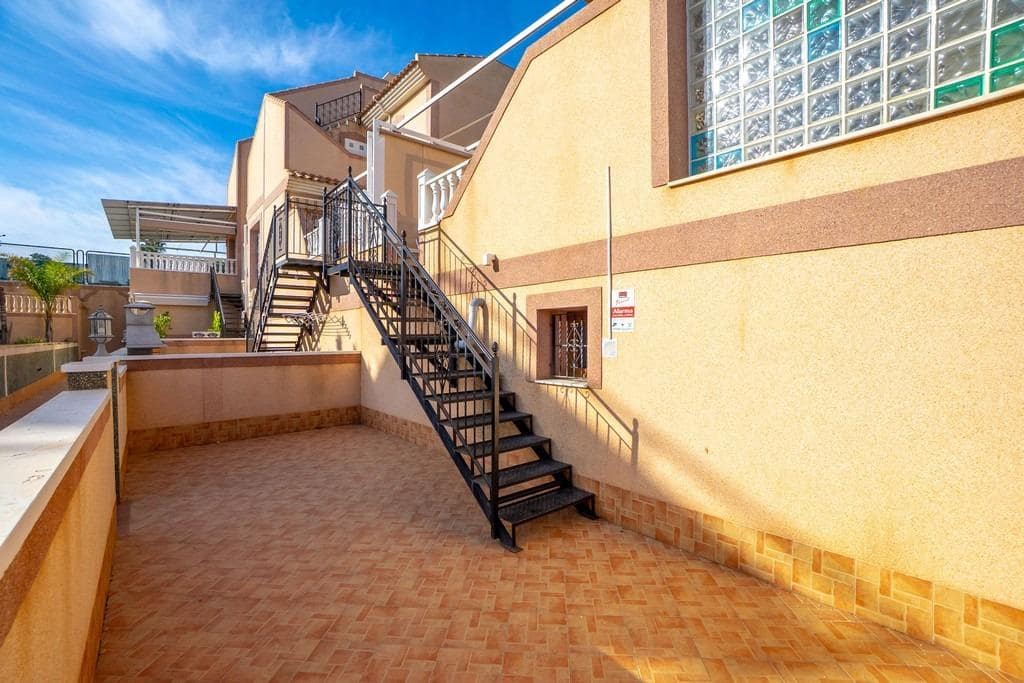 3 makuuhuone Rivitalo myytävänä paikassa Torrevieja mukana 
autotalli - 279 000 € (Ref: 9568522)