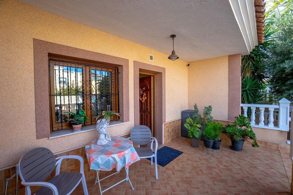 3 makuuhuone Rivitalo myytävänä paikassa Torrevieja mukana 
autotalli - 279 000 € (Ref: 9568522)