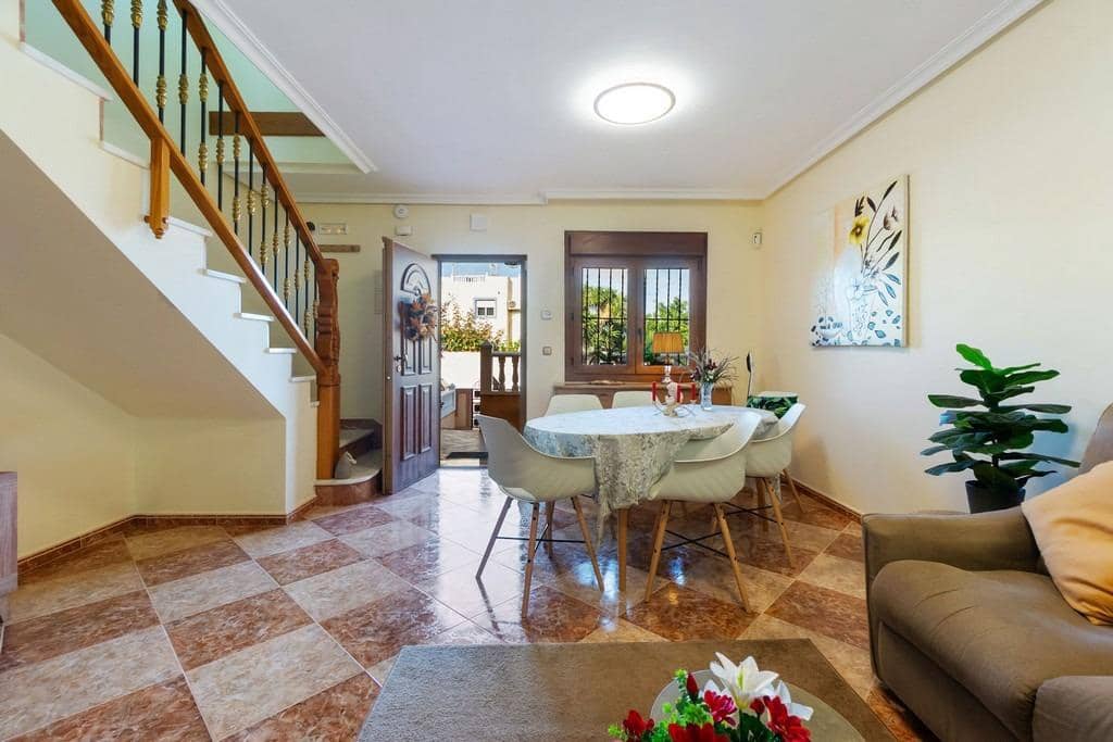 3 makuuhuone Rivitalo myytävänä paikassa Torrevieja mukana 
autotalli - 279 000 € (Ref: 9568522)