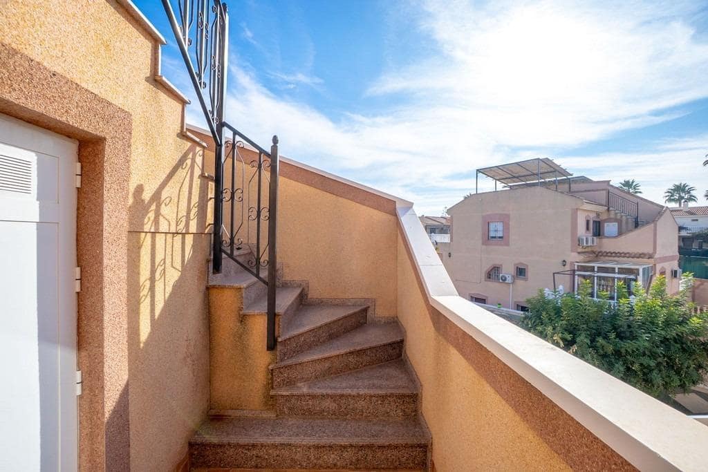 3 makuuhuone Rivitalo myytävänä paikassa Torrevieja mukana 
autotalli - 279 000 € (Ref: 9568522)