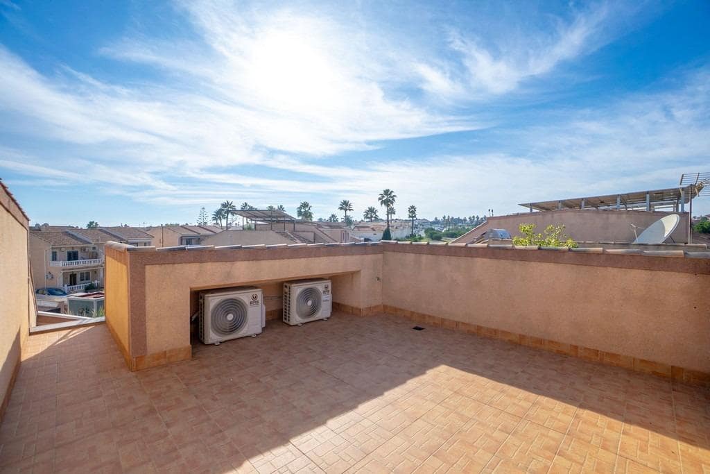 3 makuuhuone Rivitalo myytävänä paikassa Torrevieja mukana 
autotalli - 279 000 € (Ref: 9568522)