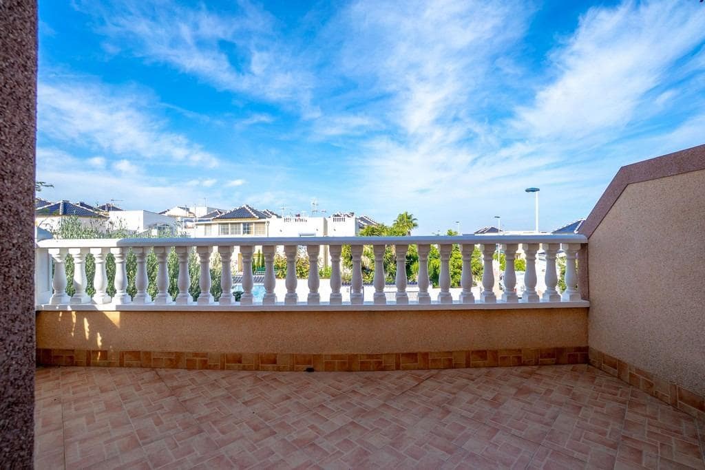 3 makuuhuone Rivitalo myytävänä paikassa Torrevieja mukana 
autotalli - 279 000 € (Ref: 9568522)