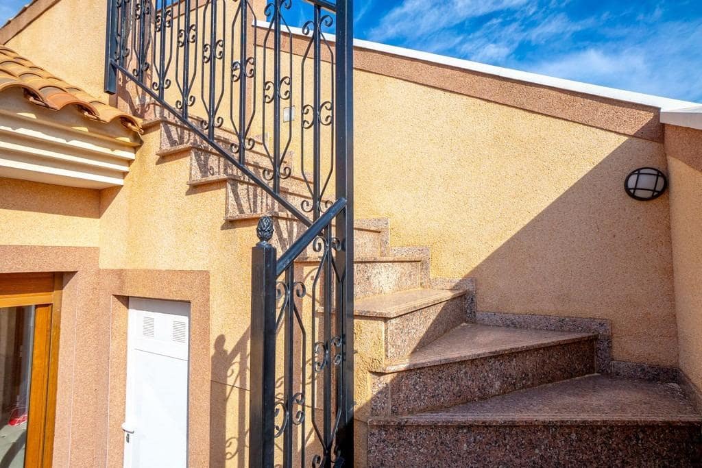 3 makuuhuone Rivitalo myytävänä paikassa Torrevieja mukana 
autotalli - 279 000 € (Ref: 9568522)