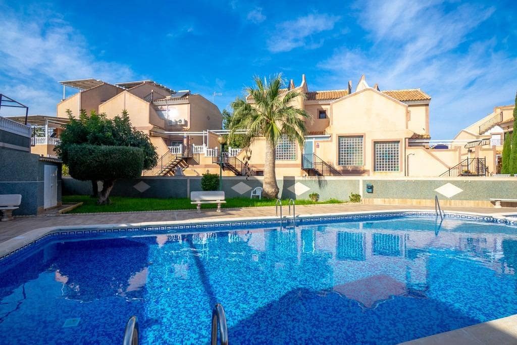 3 makuuhuone Rivitalo myytävänä paikassa Torrevieja mukana 
autotalli - 279 000 € (Ref: 9568522)