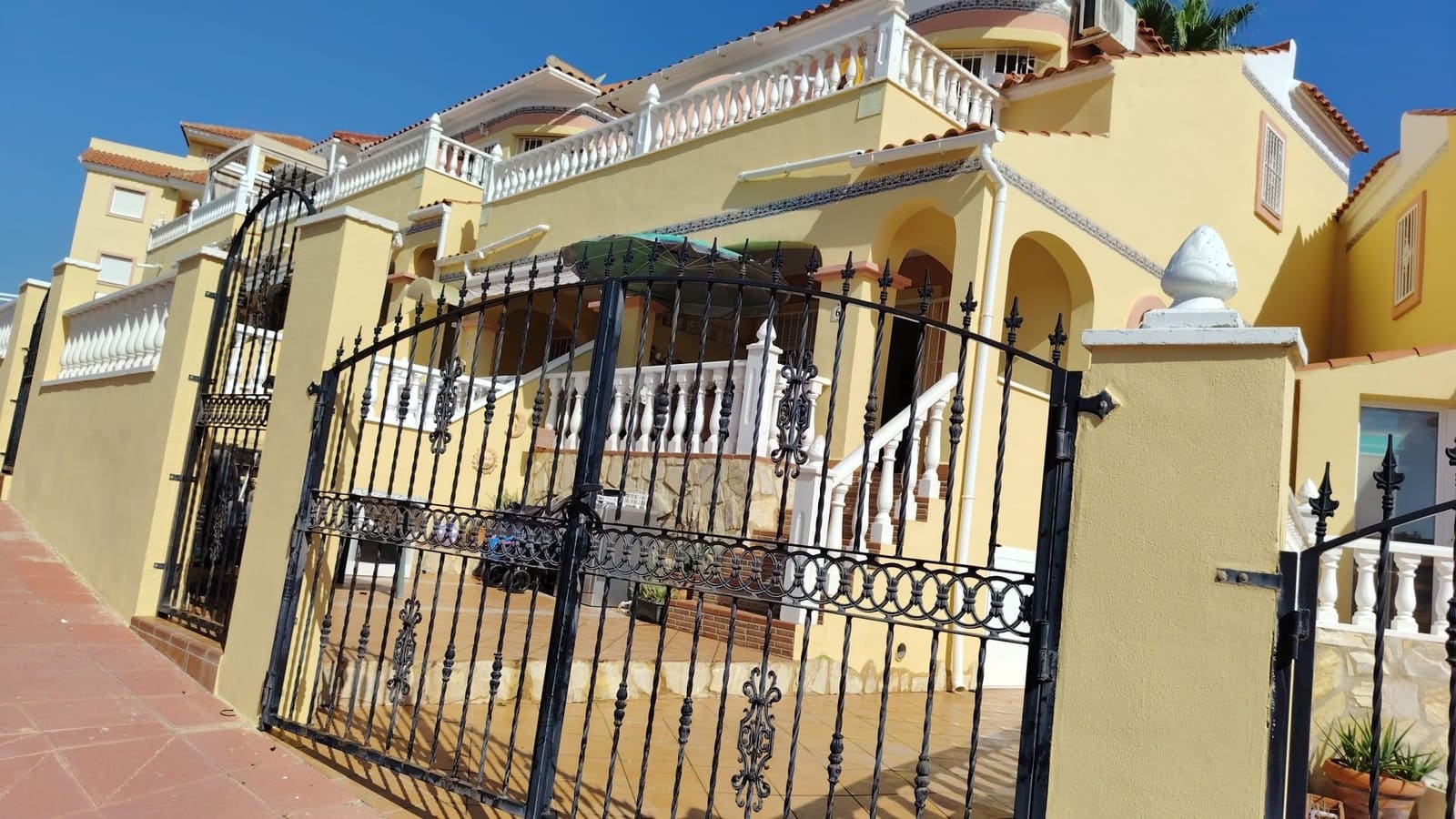 2 bedroom Terraced Villa for sale in Filipinas - € 160,000 (Ref: 9619174)