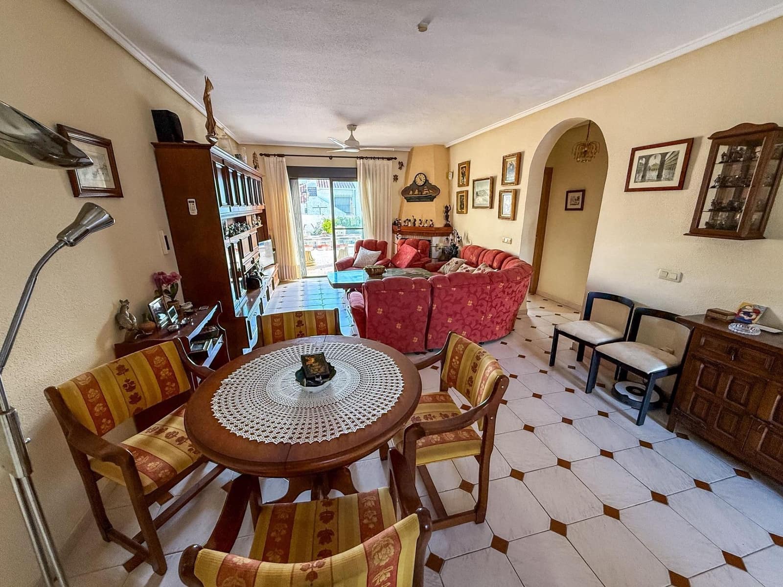 4 bedroom Villa for sale in La Siesta with garage - € 385,000 (Ref: 9651897)