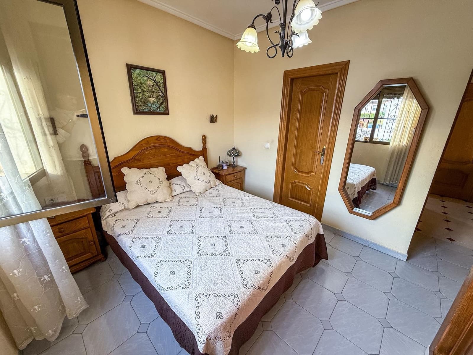 4 bedroom Villa for sale in La Siesta with garage - € 385,000 (Ref: 9651897)