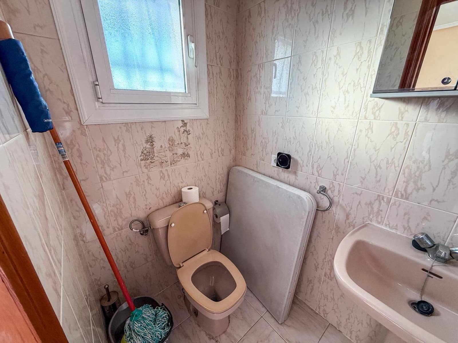 4 bedroom Villa for sale in La Siesta with garage - € 385,000 (Ref: 9651897)