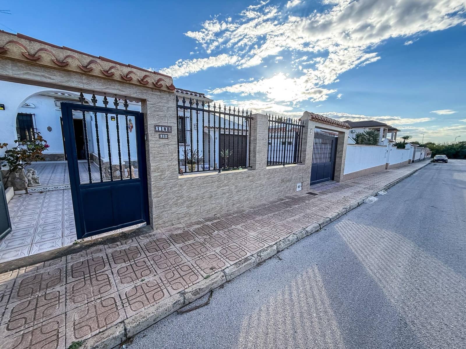 4 bedroom Villa for sale in La Siesta with garage - € 385,000 (Ref: 9651897)