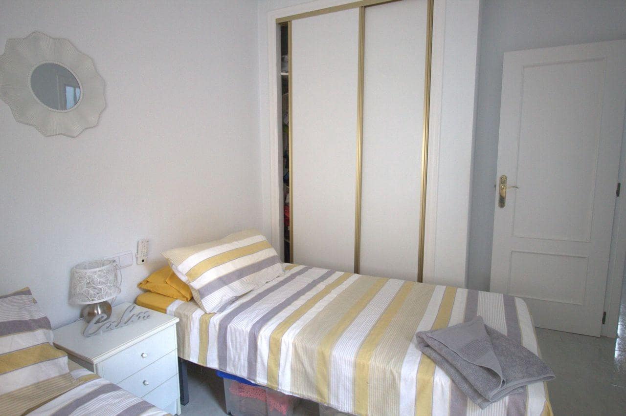 3 chambre Villa/Maison Mitoyenne à vendre à Orihuela Costa avec piscine garage - 205 000 € (Ref: 9677431)