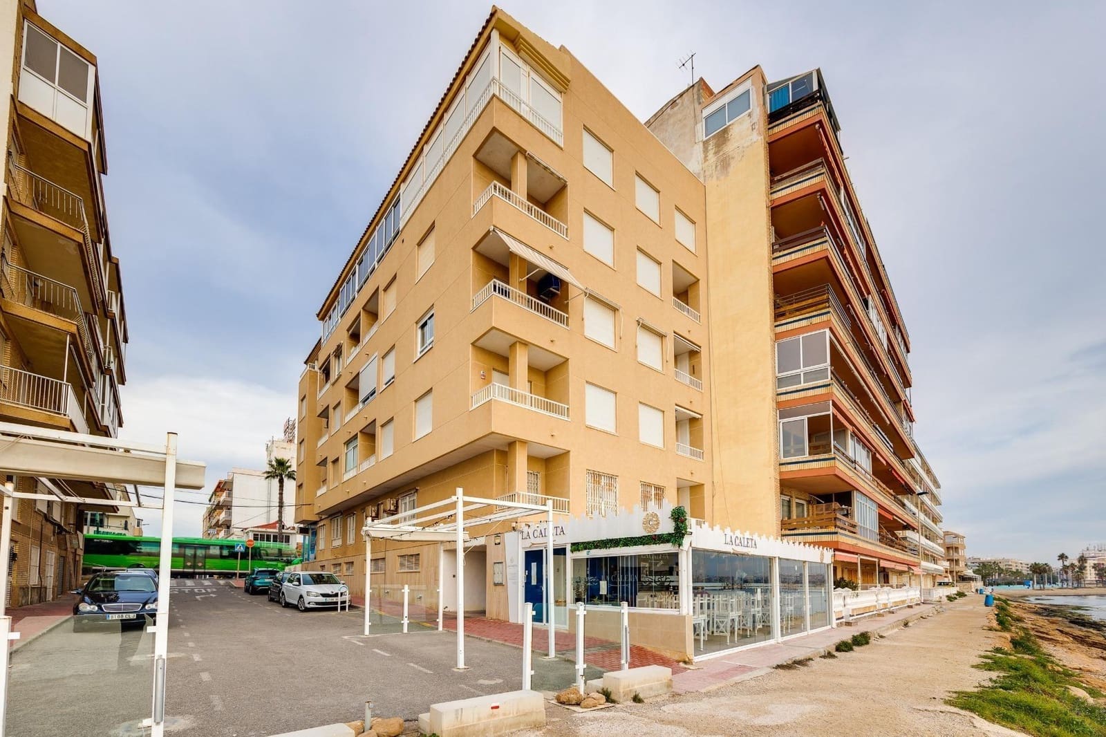 2 bedroom Beach Apartment for sale in Torrevieja - € 132,000 (Ref: 9719866)
