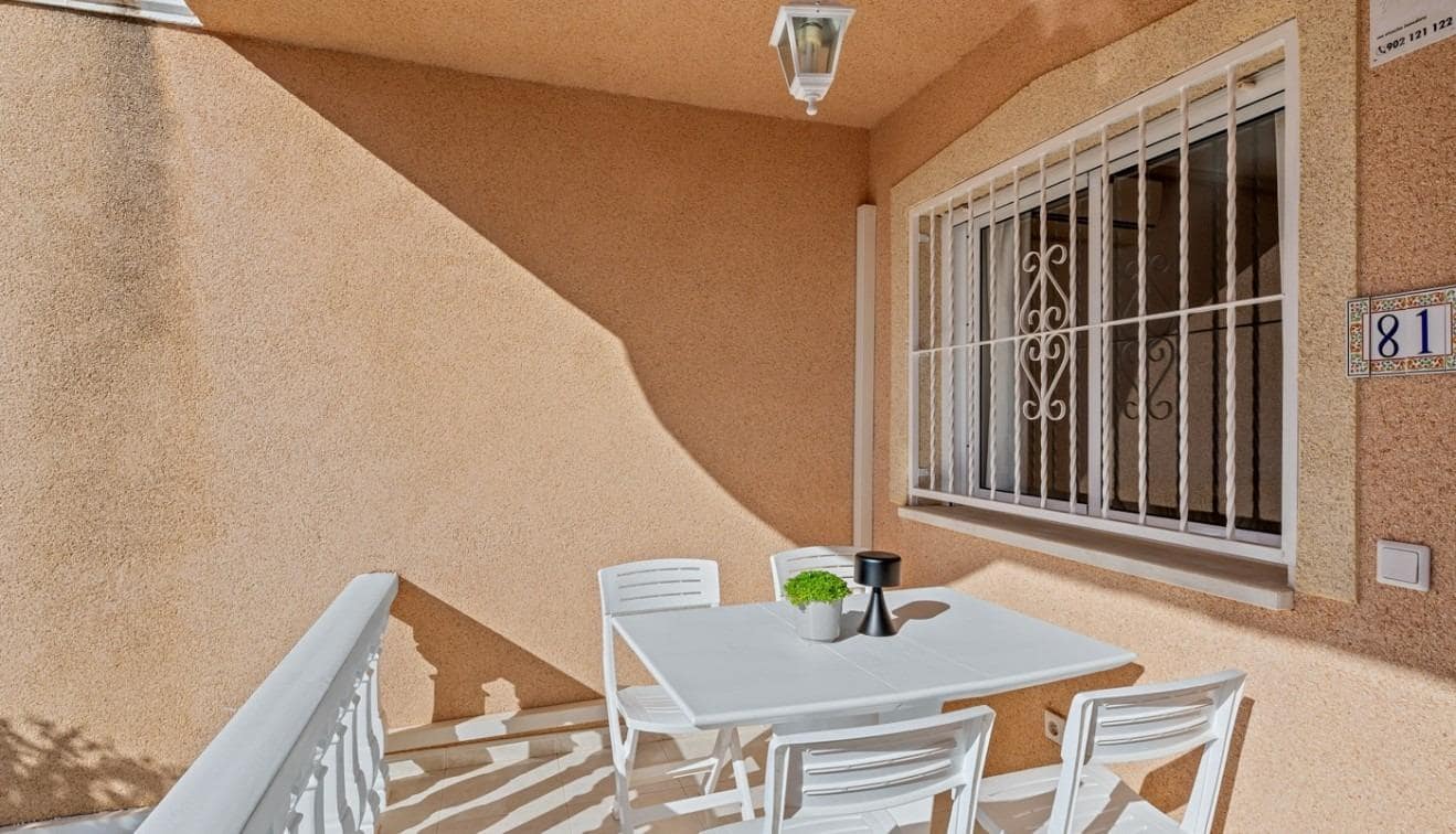 2 soveværelse Semi-Rækkehus til salg i Dona Pepa - € 165.000 (Ref: 9735548)