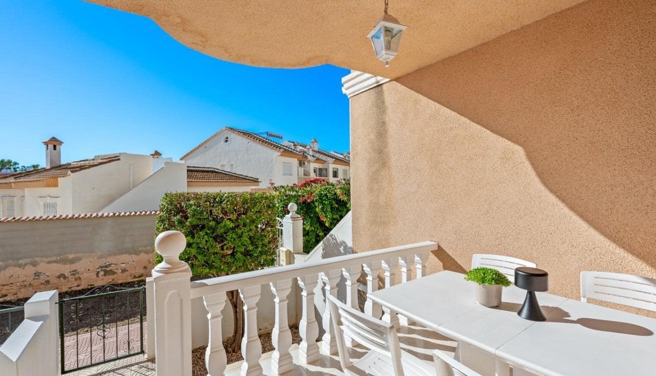 2 soveværelse Semi-Rækkehus til salg i Dona Pepa - € 165.000 (Ref: 9735548)