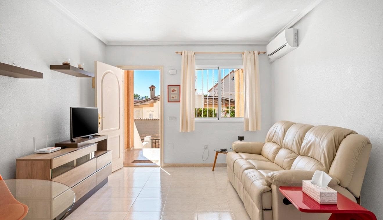 2 soveværelse Semi-Rækkehus til salg i Dona Pepa - € 165.000 (Ref: 9735548)