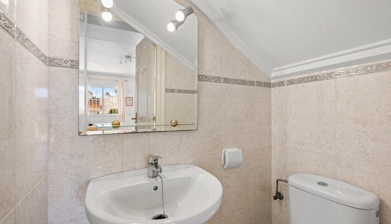 2 soveværelse Semi-Rækkehus til salg i Dona Pepa - € 165.000 (Ref: 9735548)