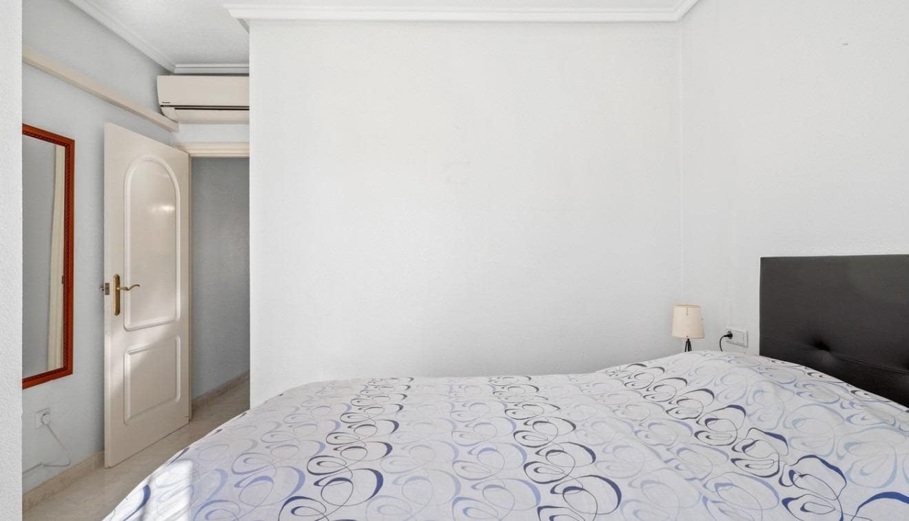 2 soveværelse Semi-Rækkehus til salg i Dona Pepa - € 165.000 (Ref: 9735548)