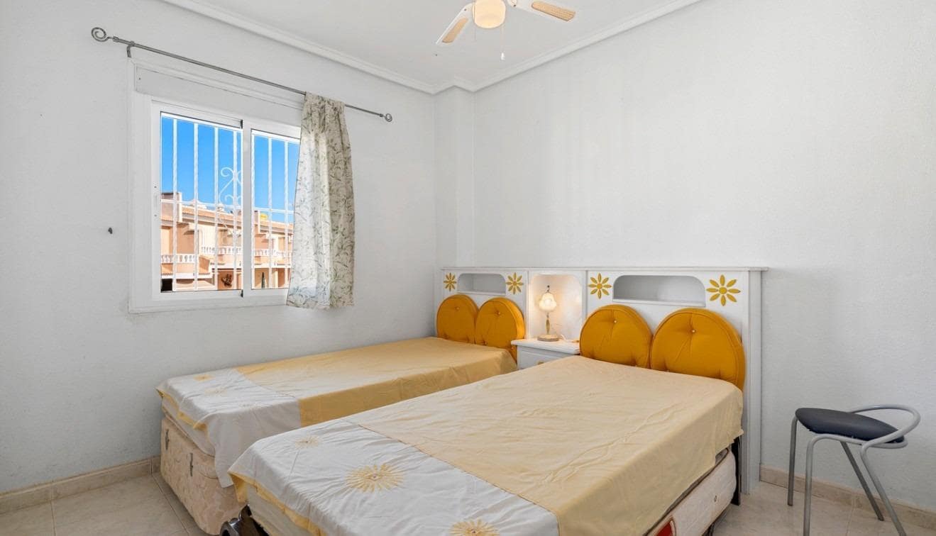 2 soveværelse Semi-Rækkehus til salg i Dona Pepa - € 165.000 (Ref: 9735548)