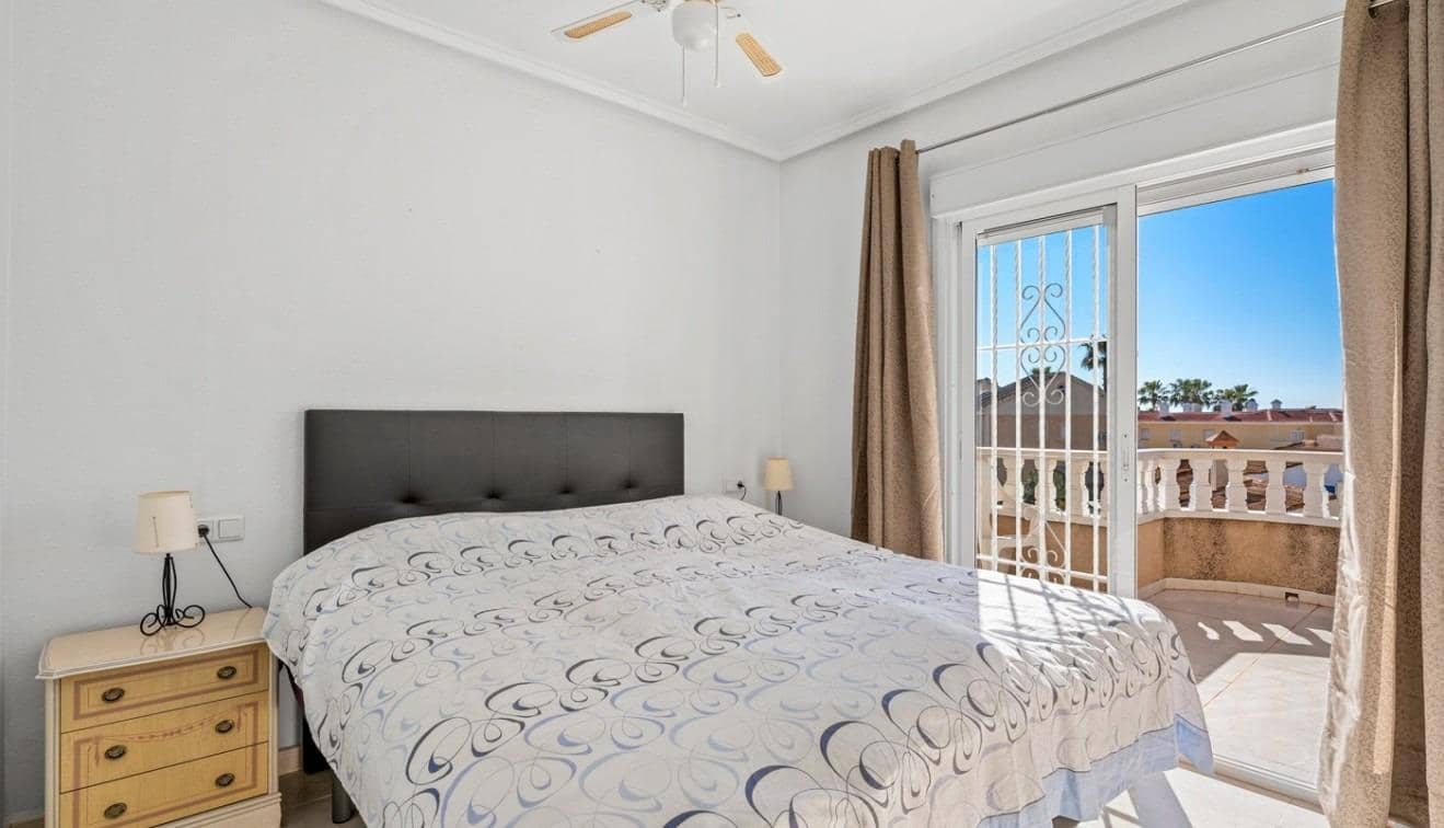 2 soveværelse Semi-Rækkehus til salg i Dona Pepa - € 165.000 (Ref: 9735548)