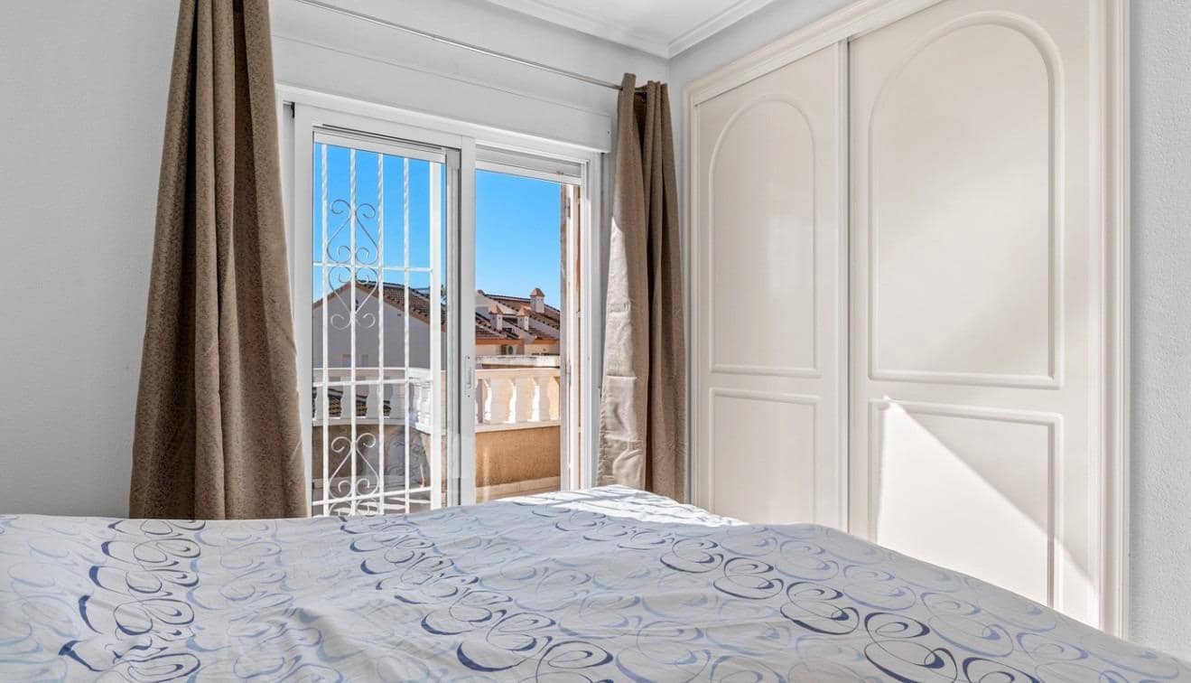 2 soveværelse Semi-Rækkehus til salg i Dona Pepa - € 165.000 (Ref: 9735548)