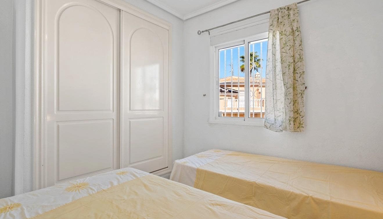 2 soveværelse Semi-Rækkehus til salg i Dona Pepa - € 165.000 (Ref: 9735548)