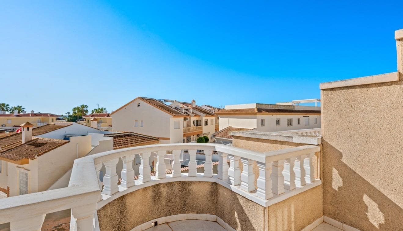 2 soveværelse Semi-Rækkehus til salg i Dona Pepa - € 165.000 (Ref: 9735548)