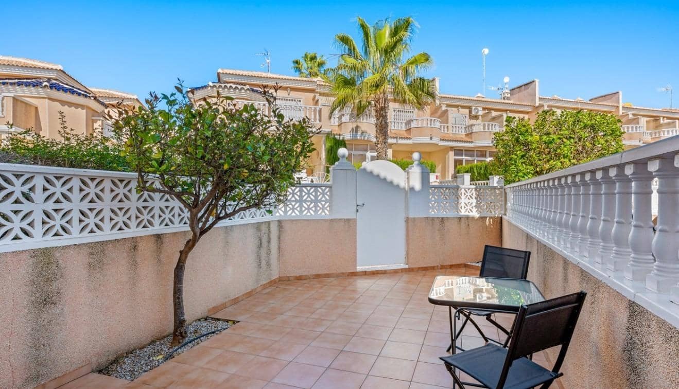 2 soveværelse Semi-Rækkehus til salg i Dona Pepa - € 165.000 (Ref: 9735548)