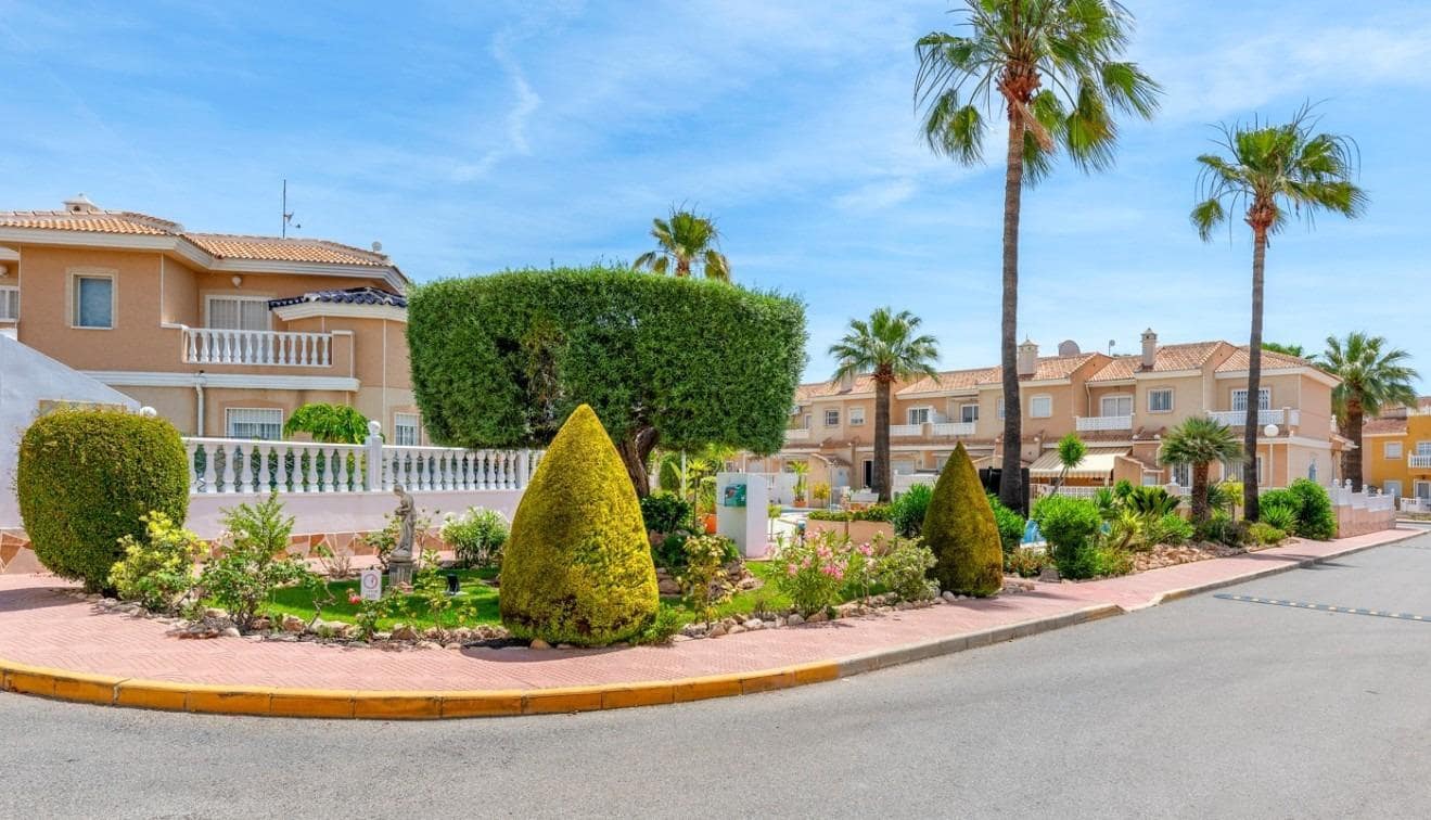 2 soveværelse Semi-Rækkehus til salg i Dona Pepa - € 165.000 (Ref: 9735548)