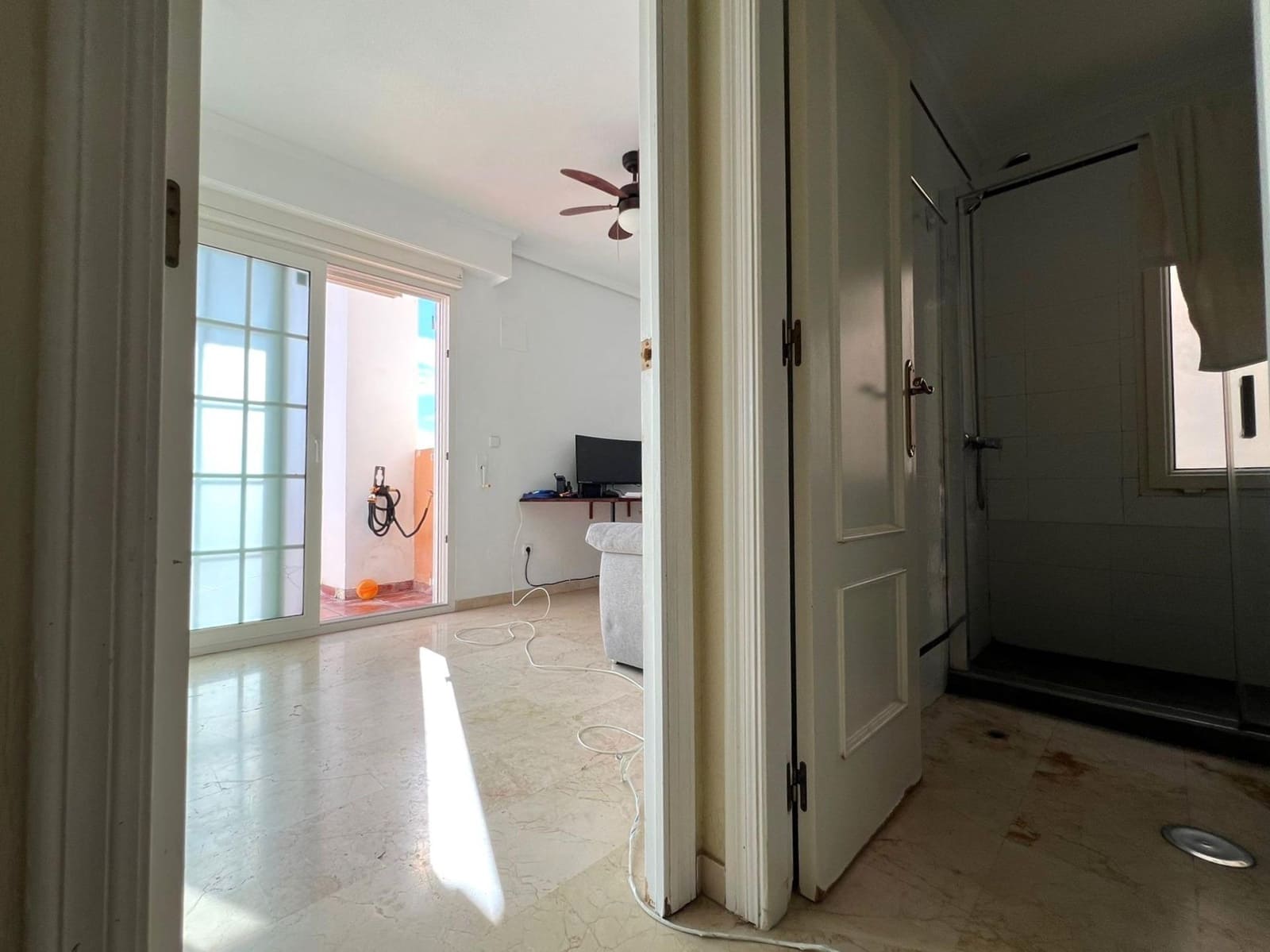 Casa de 4 habitaciones en Villamartin en venta - 238.000 € (Ref: 9743102)