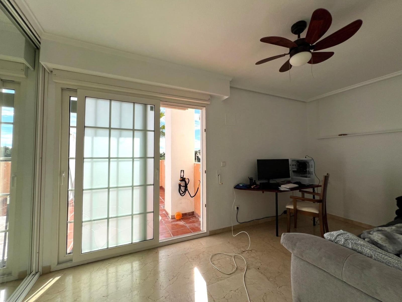 Casa de 4 habitaciones en Villamartin en venta - 238.000 € (Ref: 9743102)