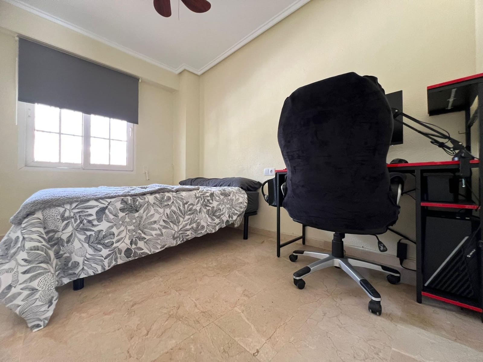 Casa de 4 habitaciones en Villamartin en venta - 238.000 € (Ref: 9743102)