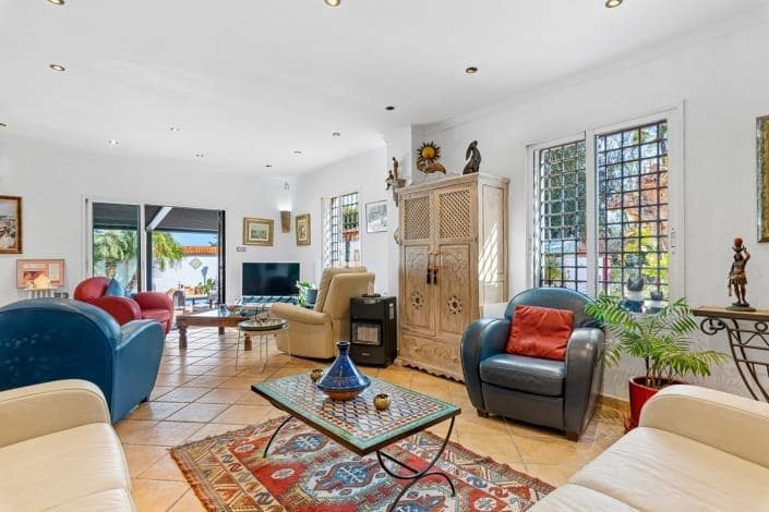 4 bedroom Villa for sale in Daya Nueva with garage - € 595,000 (Ref: 9813303)