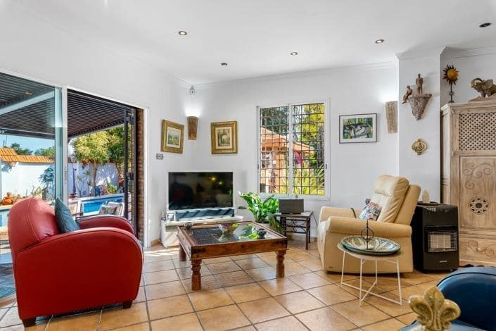 4 bedroom Villa for sale in Daya Nueva with garage - € 595,000 (Ref: 9813303)
