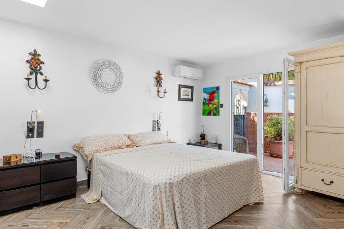 4 bedroom Villa for sale in Daya Nueva with garage - € 595,000 (Ref: 9813303)