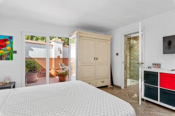 4 bedroom Villa for sale in Daya Nueva with garage - € 595,000 (Ref: 9813303)