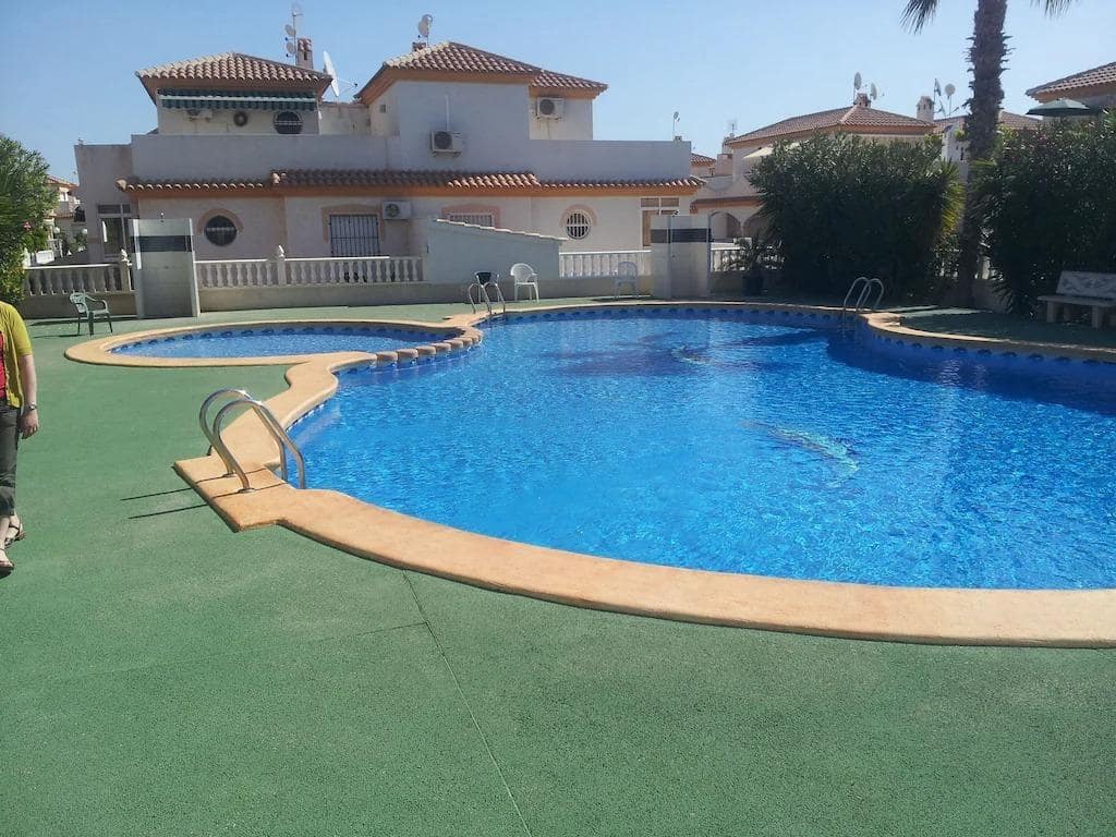 Chalet de 5 habitaciones en Playa Flamenca en venta - 278.000 € (Ref: 9822867)