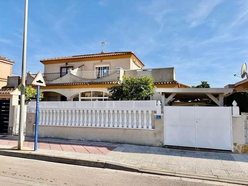 Chalet de 2 habitaciones en Playa Flamenca en venta - 219.000 € (Ref: 9829048)