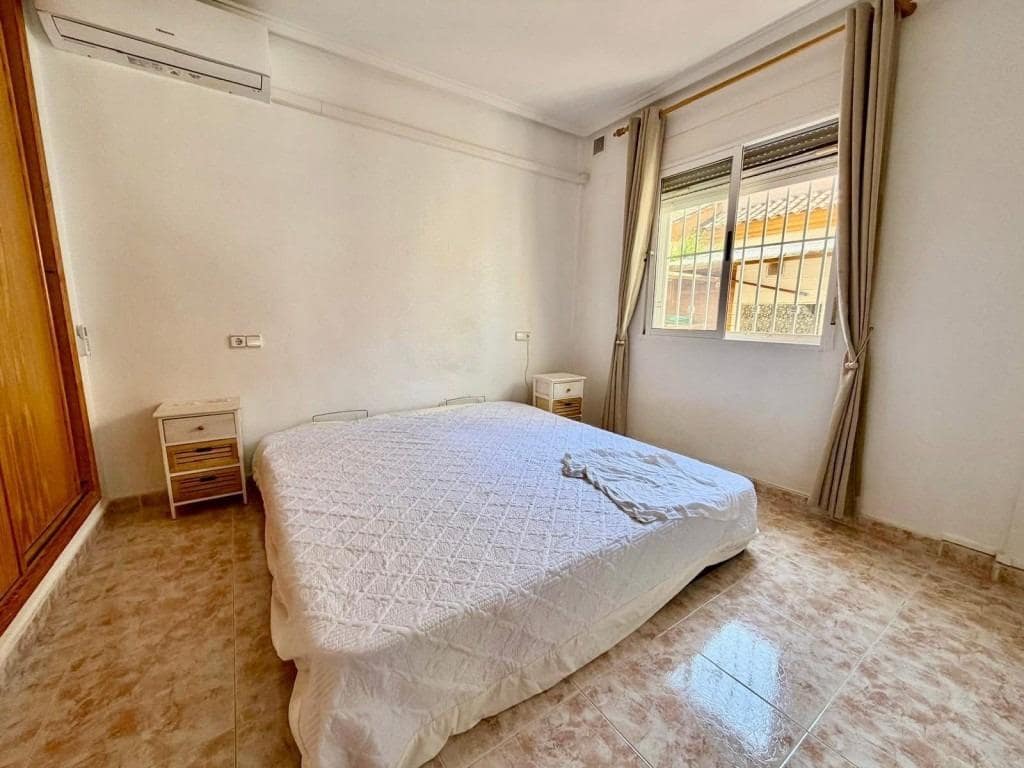 Chalet de 2 habitaciones en Playa Flamenca en venta - 219.000 € (Ref: 9829048)
