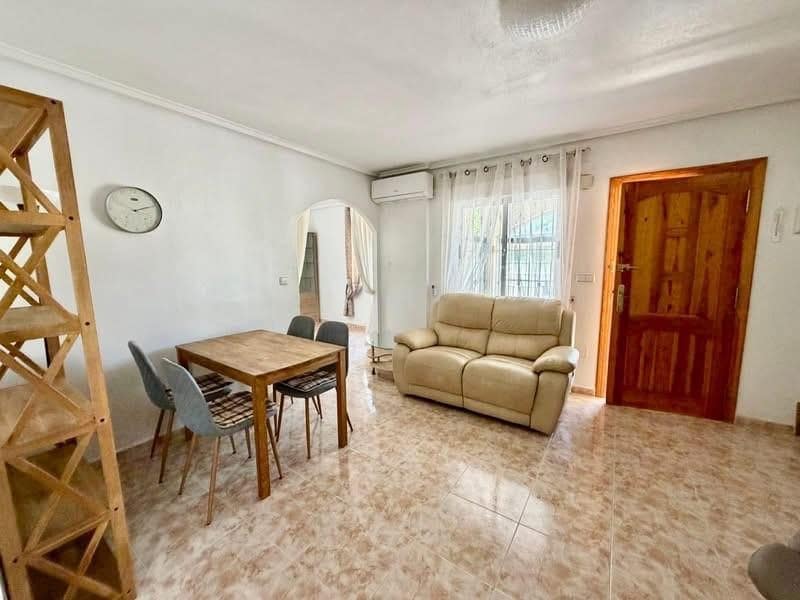Chalet de 2 habitaciones en Playa Flamenca en venta - 219.000 € (Ref: 9829048)