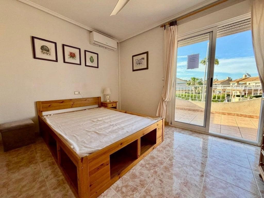 Chalet de 2 habitaciones en Playa Flamenca en venta - 219.000 € (Ref: 9829048)