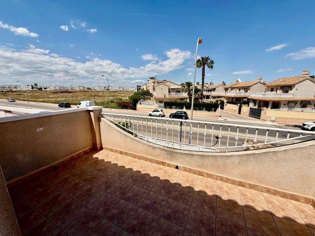 Chalet de 2 habitaciones en Playa Flamenca en venta - 219.000 € (Ref: 9829048)