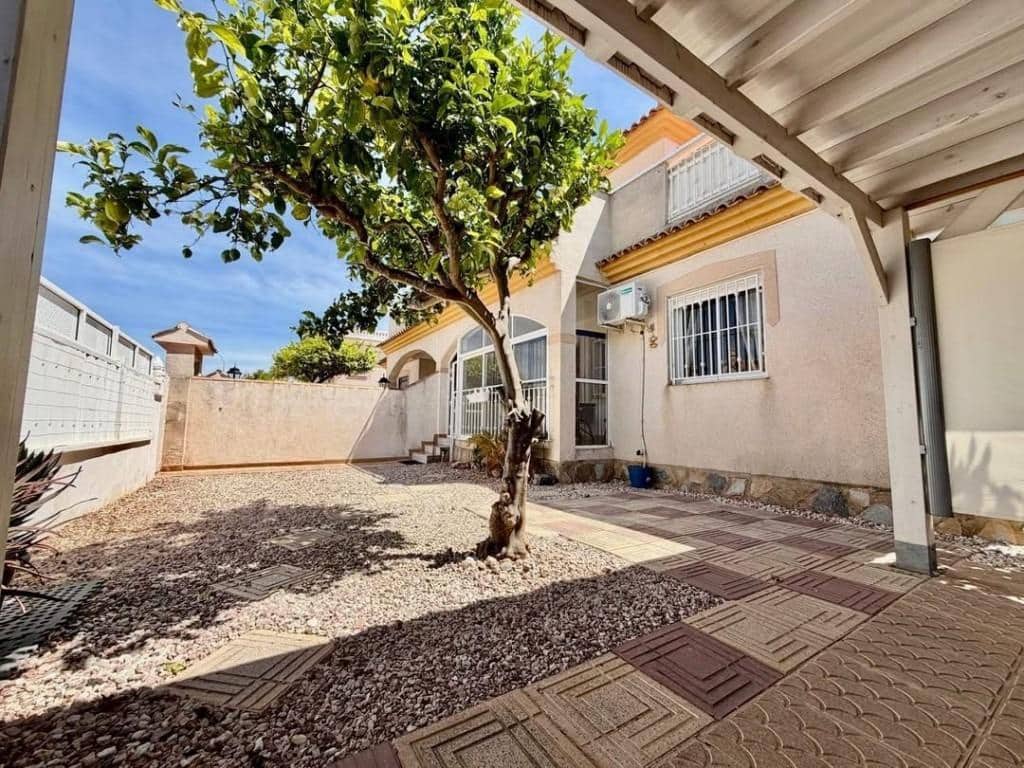 Chalet de 2 habitaciones en Playa Flamenca en venta - 219.000 € (Ref: 9829048)