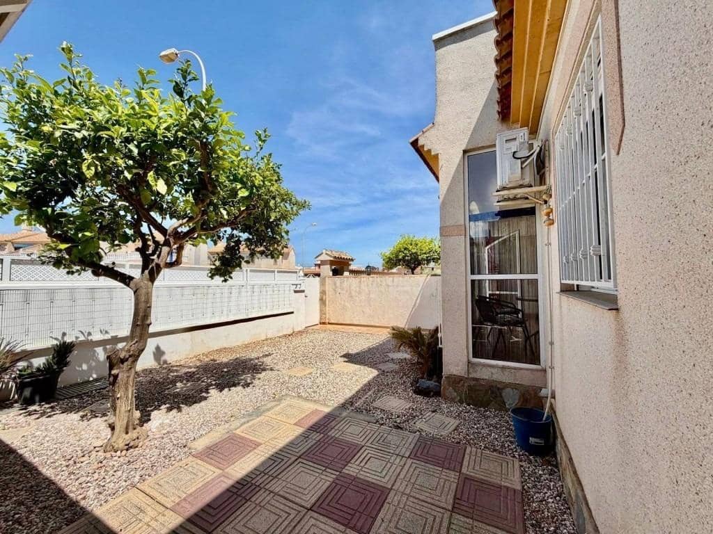 Chalet de 2 habitaciones en Playa Flamenca en venta - 219.000 € (Ref: 9829048)