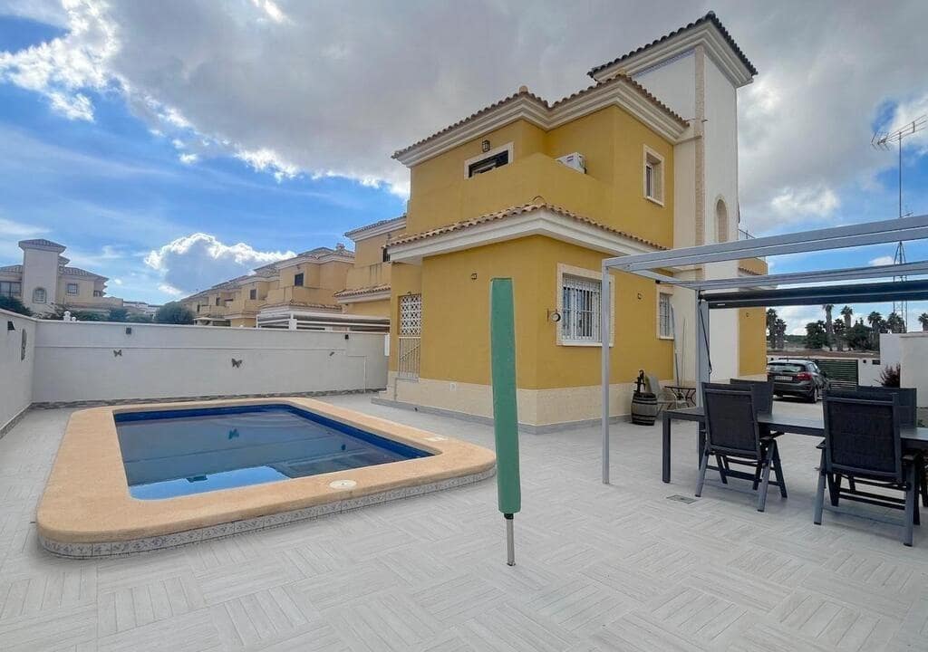 3 bedroom Villa for sale in Lo Crispin with pool - € 312,995 (Ref: 9855398)