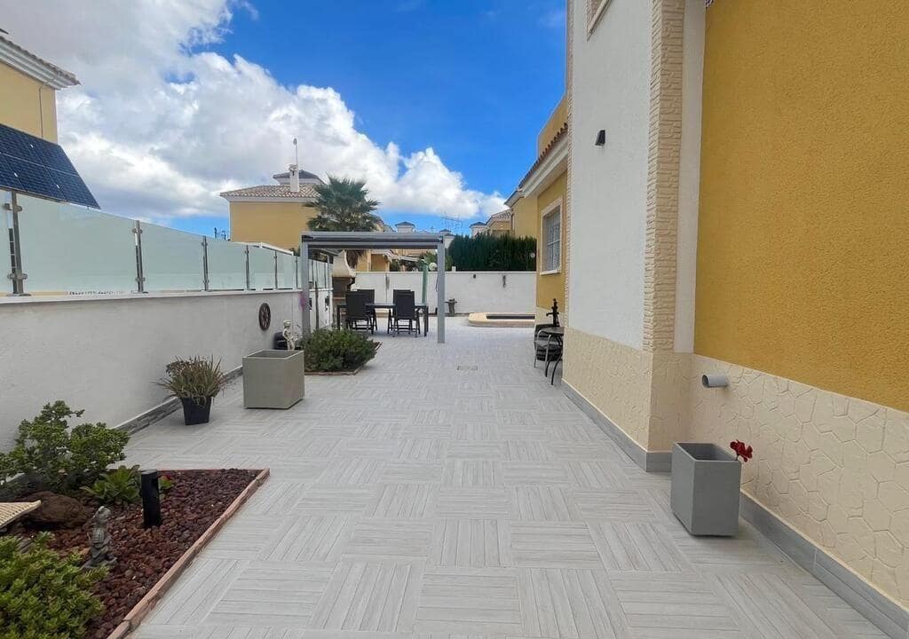 3 bedroom Villa for sale in Lo Crispin with pool - € 312,995 (Ref: 9855398)