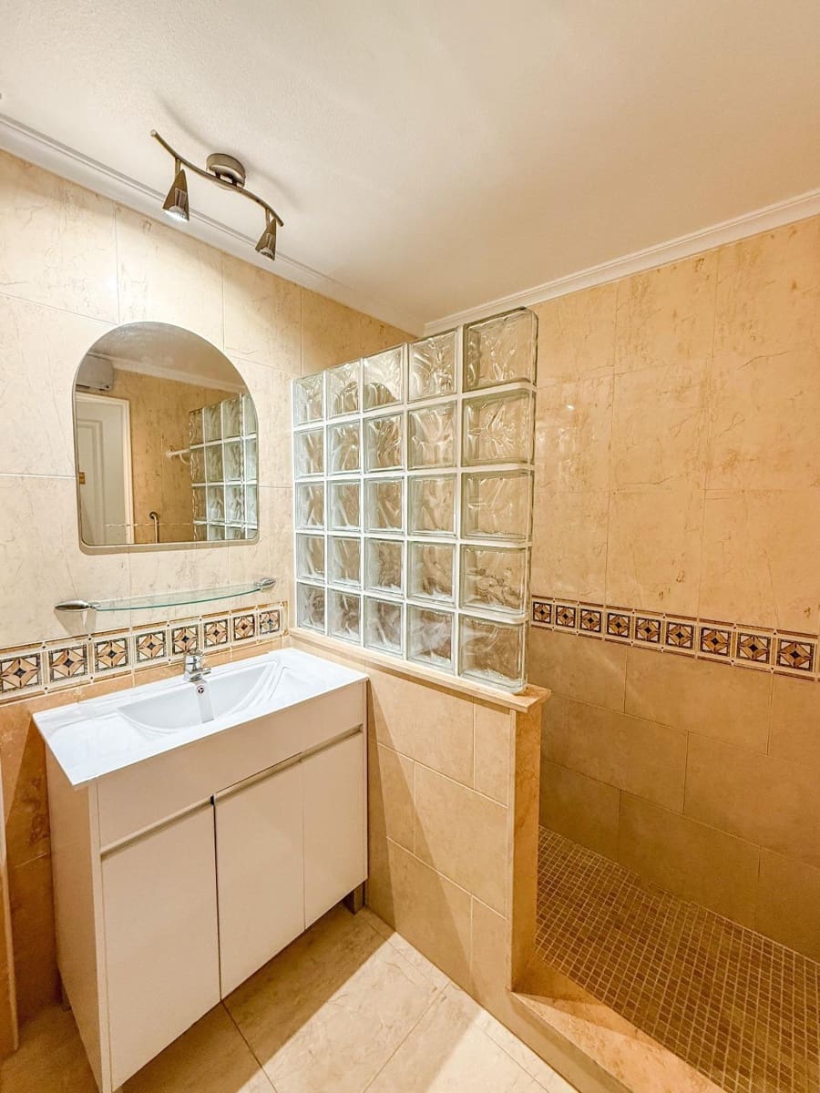 3 quarto Apartamento para venda em Campoamor com piscina - 255 000 € (Ref: 9866974)