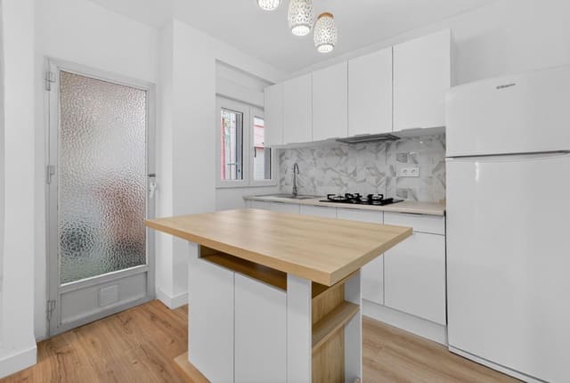 Apartamento de 3 habitaciones en Centro, Torrevieja en venta - 130.000 € (Ref: 9866975)