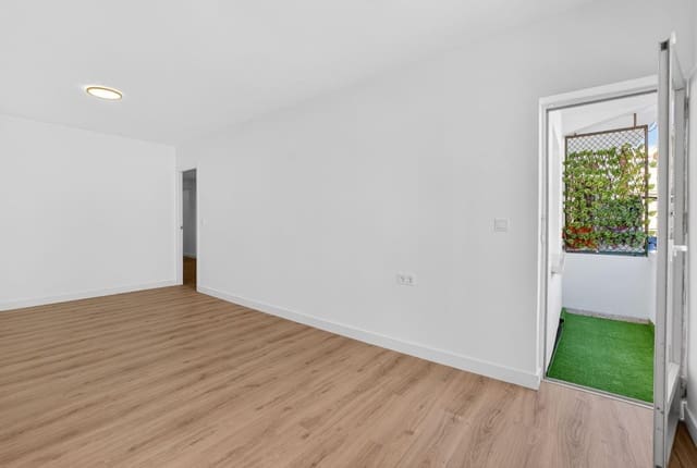 Apartamento de 3 habitaciones en Centro, Torrevieja en venta - 130.000 € (Ref: 9866975)